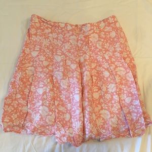 Women’s adorable pink flowy skirt